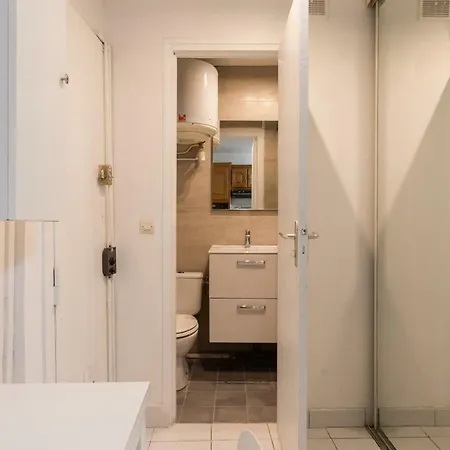 Latin Quarter Private Studio - 30 Nuits Min Апартаменты *