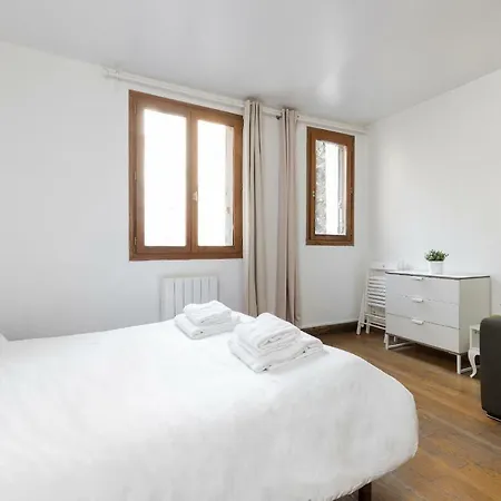 Latin Quarter Private Studio - 30 Nuits Min Апартаменты *