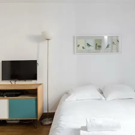 Latin Quarter Private Studio - 30 Nuits Min Апартаменты *